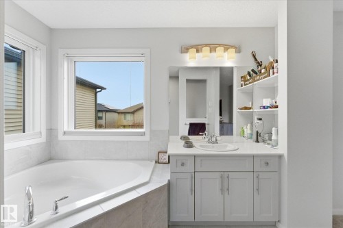 8 Treble Landing, Spruce Grove, AB - Indoor Photo Showing Bathroom
