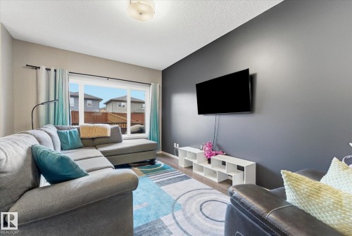 8 Treble Landing, Spruce Grove, AB - Indoor Photo Showing Living Room