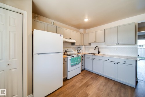 21 18010 98 Avenue, Edmonton, AB - Indoor Photo Showing Kitchen