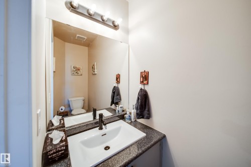 21 18010 98 Avenue, Edmonton, AB - Indoor Photo Showing Bathroom