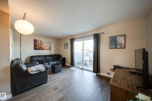 21 18010 98 Avenue, Edmonton, AB - Indoor Photo Showing Living Room