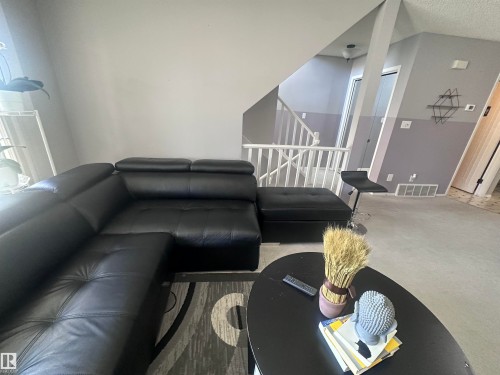 1636 Jamha Road, Edmonton, AB - Indoor Photo Showing Living Room