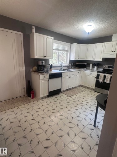 1636 Jamha Road, Edmonton, AB - Indoor Photo Showing Kitchen