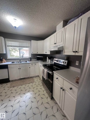 1636 Jamha Road, Edmonton, AB - Indoor Photo Showing Kitchen