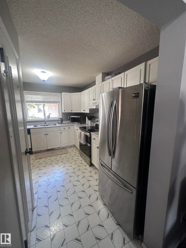 1636 Jamha Road, Edmonton, AB - Indoor Photo Showing Kitchen