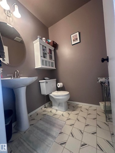 1636 Jamha Road, Edmonton, AB - Indoor Photo Showing Bathroom