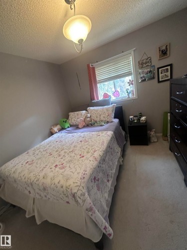 1636 Jamha Road, Edmonton, AB - Indoor Photo Showing Bedroom
