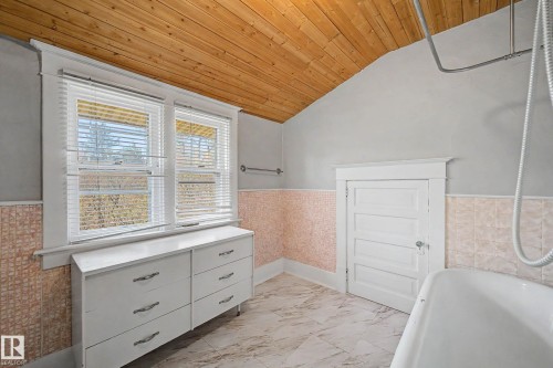 11634 123 Street, Edmonton, AB - Indoor Photo Showing Bathroom