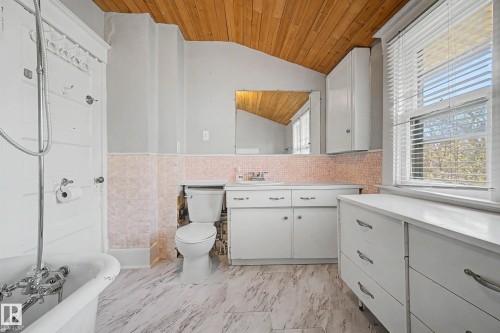 11634 123 Street, Edmonton, AB - Indoor Photo Showing Bathroom
