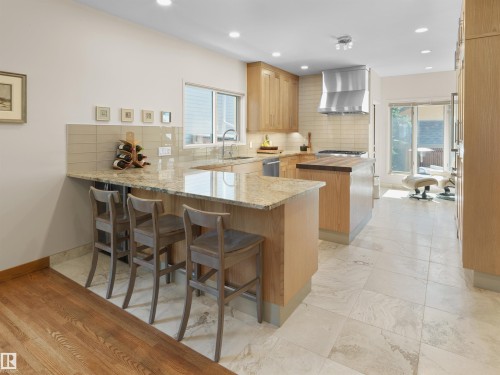 10725 University Avenue, Edmonton, AB - Indoor