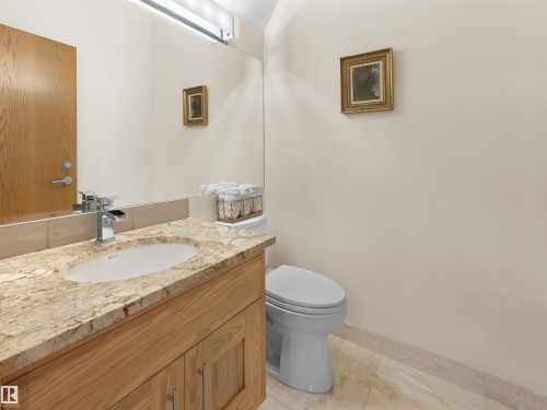 10725 University Avenue, Edmonton, AB - Indoor Photo Showing Bathroom