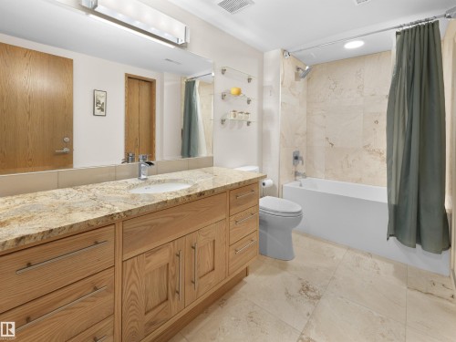 10725 University Avenue, Edmonton, AB - Indoor Photo Showing Bathroom