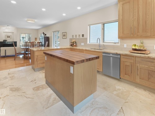 10725 University Avenue, Edmonton, AB - Indoor Photo Showing Kitchen