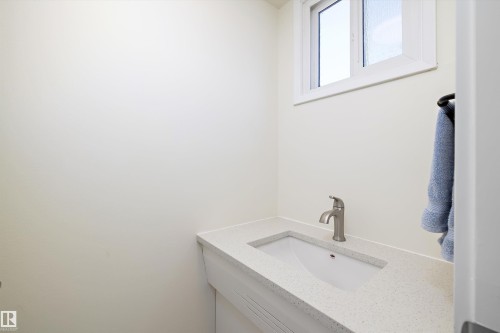 4207 113 Street, Edmonton, AB - Indoor Photo Showing Bathroom
