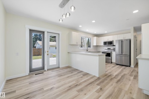 4207 113 Street, Edmonton, AB - Indoor Photo Showing Kitchen