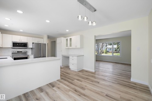 4207 113 Street, Edmonton, AB - Indoor Photo Showing Kitchen