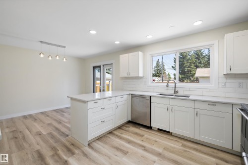4207 113 Street, Edmonton, AB - Indoor Photo Showing Kitchen