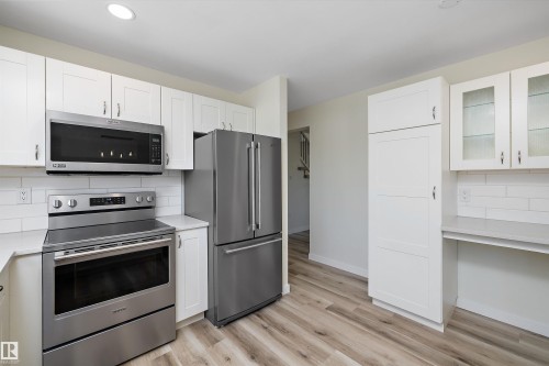 4207 113 Street, Edmonton, AB - Indoor Photo Showing Kitchen