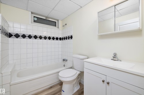 4207 113 Street, Edmonton, AB - Indoor Photo Showing Bathroom