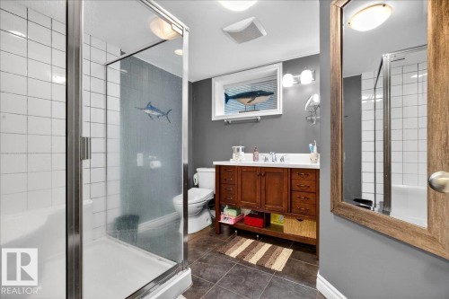 11645 125 Street, Edmonton, AB - Indoor Photo Showing Bathroom