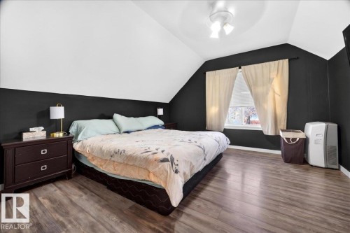 11645 125 Street, Edmonton, AB - Indoor Photo Showing Bedroom