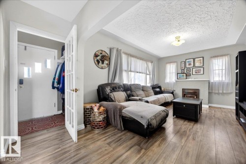 11645 125 Street, Edmonton, AB - Indoor Photo Showing Living Room