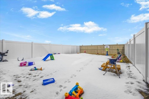 Fenced backyard featuring a mix of white vinyl and wood privacy fencing - 7056 182 Avenue, Edmonton, AB - Outdoor