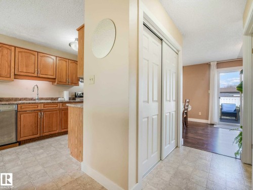 1809 Mill Woods Road E, Edmonton, AB - Indoor Photo Showing Kitchen