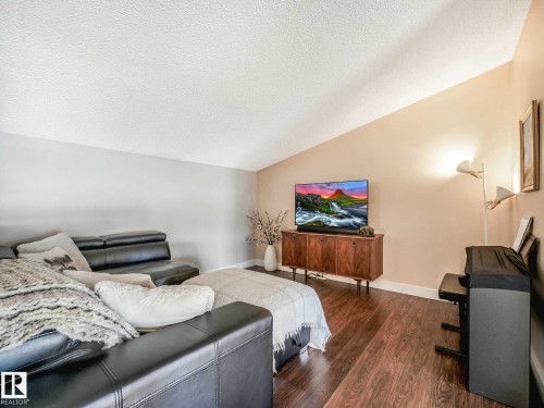 1809 Mill Woods Road E, Edmonton, AB - Indoor Photo Showing Bedroom