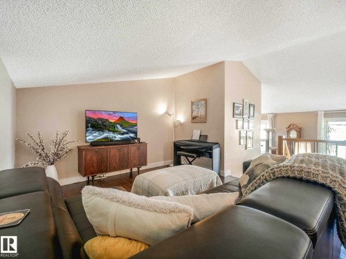 1809 Mill Woods Road E, Edmonton, AB - Indoor Photo Showing Living Room