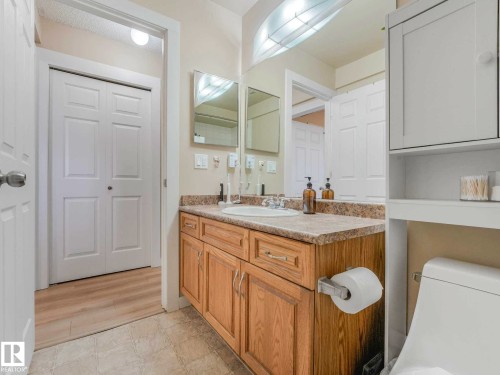 1809 Mill Woods Road E, Edmonton, AB - Indoor Photo Showing Bathroom