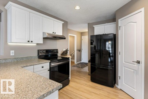 39 Haviland Crescent, St. Albert, AB - Indoor Photo Showing Kitchen