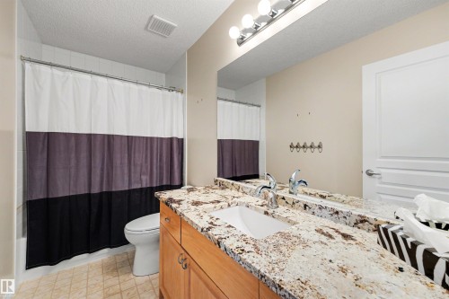 223 Ormsby Road E, Edmonton, AB - Indoor Photo Showing Bathroom