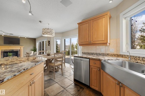 223 Ormsby Road E, Edmonton, AB - Indoor Photo Showing Kitchen