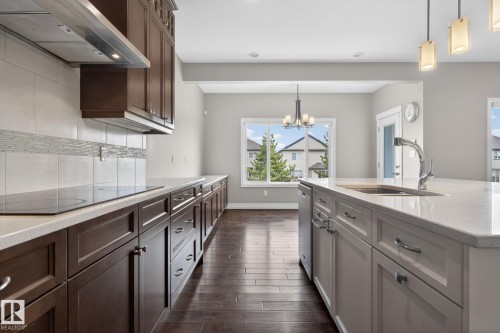 5928 19 Avenue, Edmonton, AB 