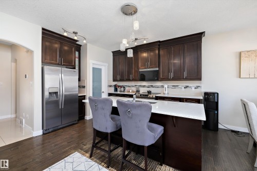 504 Sturtz Link, Leduc, AB - Indoor Photo Showing Kitchen