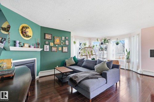 204 10827 85 Avenue, Edmonton, AB - Indoor Photo Showing Living Room
