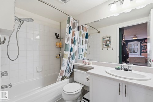 204 10827 85 Avenue, Edmonton, AB - Indoor Photo Showing Bathroom