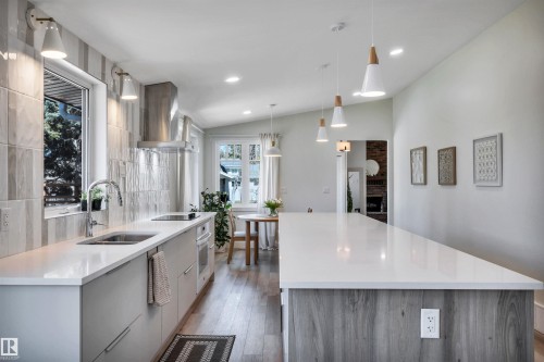 37 Glenmore Crescent, St. Albert, AB - Indoor Photo Showing Kitchen With Double Sink With Upgraded Kitchen