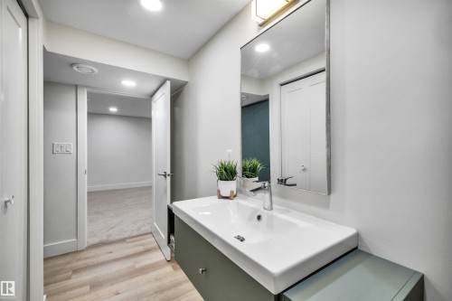 37 Glenmore Crescent, St. Albert, AB - Indoor Photo Showing Bathroom