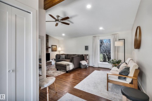 37 Glenmore Crescent, St. Albert, AB - Indoor Photo Showing Living Room