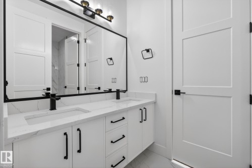 34 Avonlea Way, Spruce Grove, AB - Indoor Photo Showing Bathroom