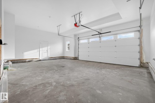 34 Avonlea Way, Spruce Grove, AB - Indoor Photo Showing Garage