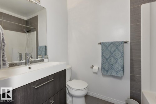 1201 10504 99 Avenue, Edmonton, AB - Indoor Photo Showing Bathroom