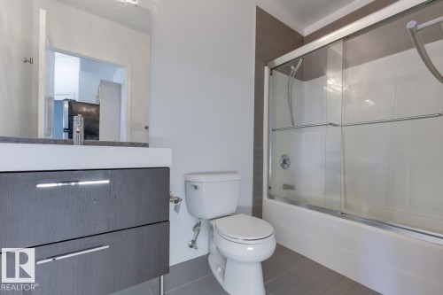 1201 10504 99 Avenue, Edmonton, AB - Indoor Photo Showing Bathroom
