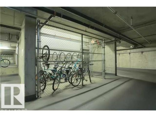 1201 10504 99 Avenue, Edmonton, AB - Indoor Photo Showing Garage