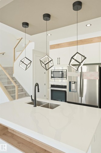 5913 17 Street, Rural Leduc County, AB - Indoor Photo Showing Kitchen