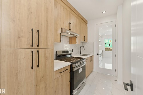 5913 17 Street, Rural Leduc County, AB - Indoor Photo Showing Kitchen