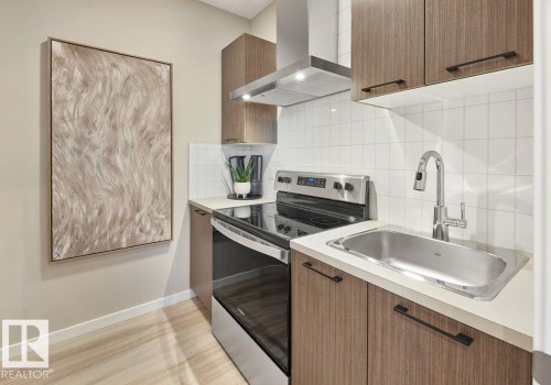 3137 Dixon Landing Landing, Edmonton, AB - Indoor Photo Showing Kitchen
