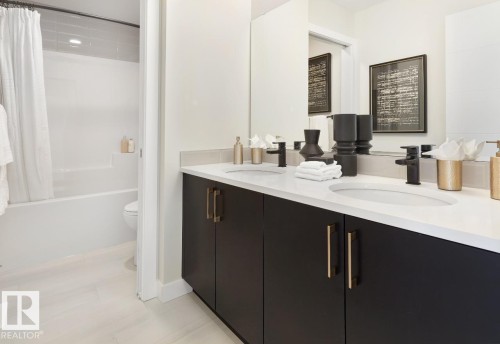 2504 204 Street Nw, Edmonton, AB - Indoor Photo Showing Bathroom